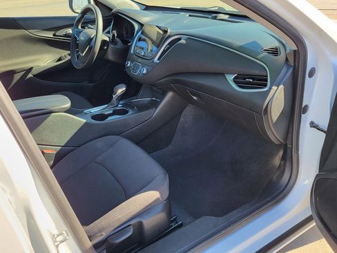 Used 2024 Chevrolet Malibu LT image 9