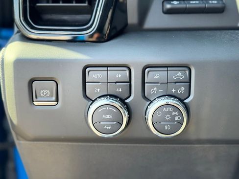 Certified 2023 GMC Sierra 1500 AT4 w/ Technology Package AWD/4WD image 19