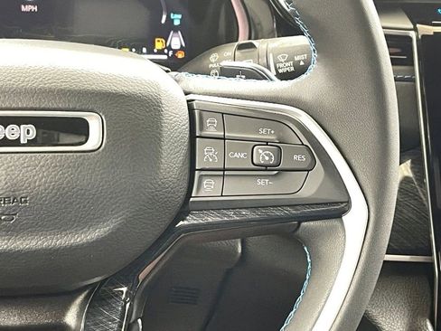 Used 2022 Jeep Grand Cherokee Trailhawk w/ Luxury Tech Group III image 43