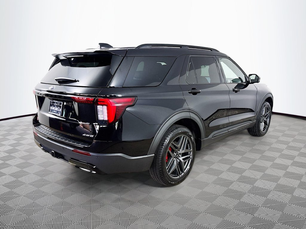 Used 2025 Ford Explorer ST-Line w/ ST-Line Street Pack AWD/4WD image 7