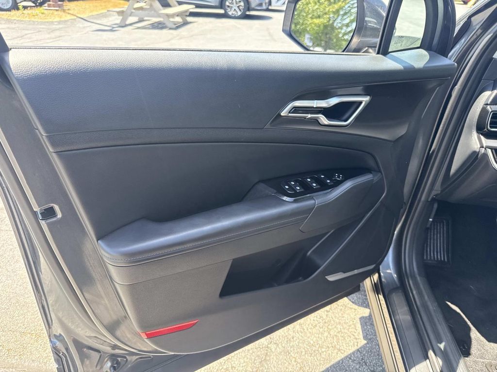 Used 2024 Kia Sportage EX AWD/4WD image 17