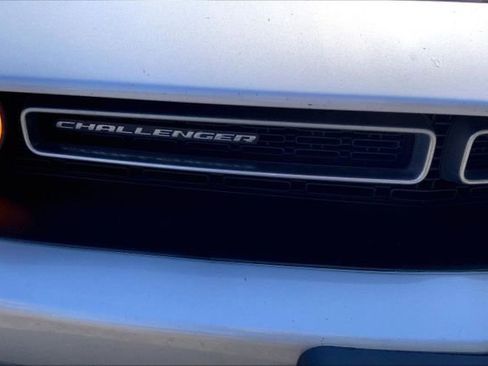 Used 2020 Dodge Challenger SXT RWD image 5
