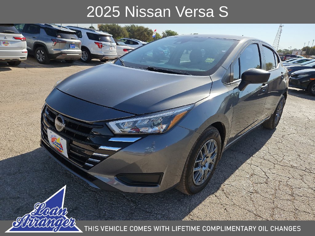Used 2025 Nissan Versa S FWD image 4