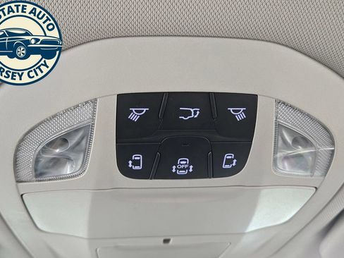 Used 2024 Chrysler Pacifica Limited FWD image 21