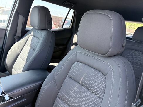 Used 2025 Chevrolet Equinox LT FWD image 12