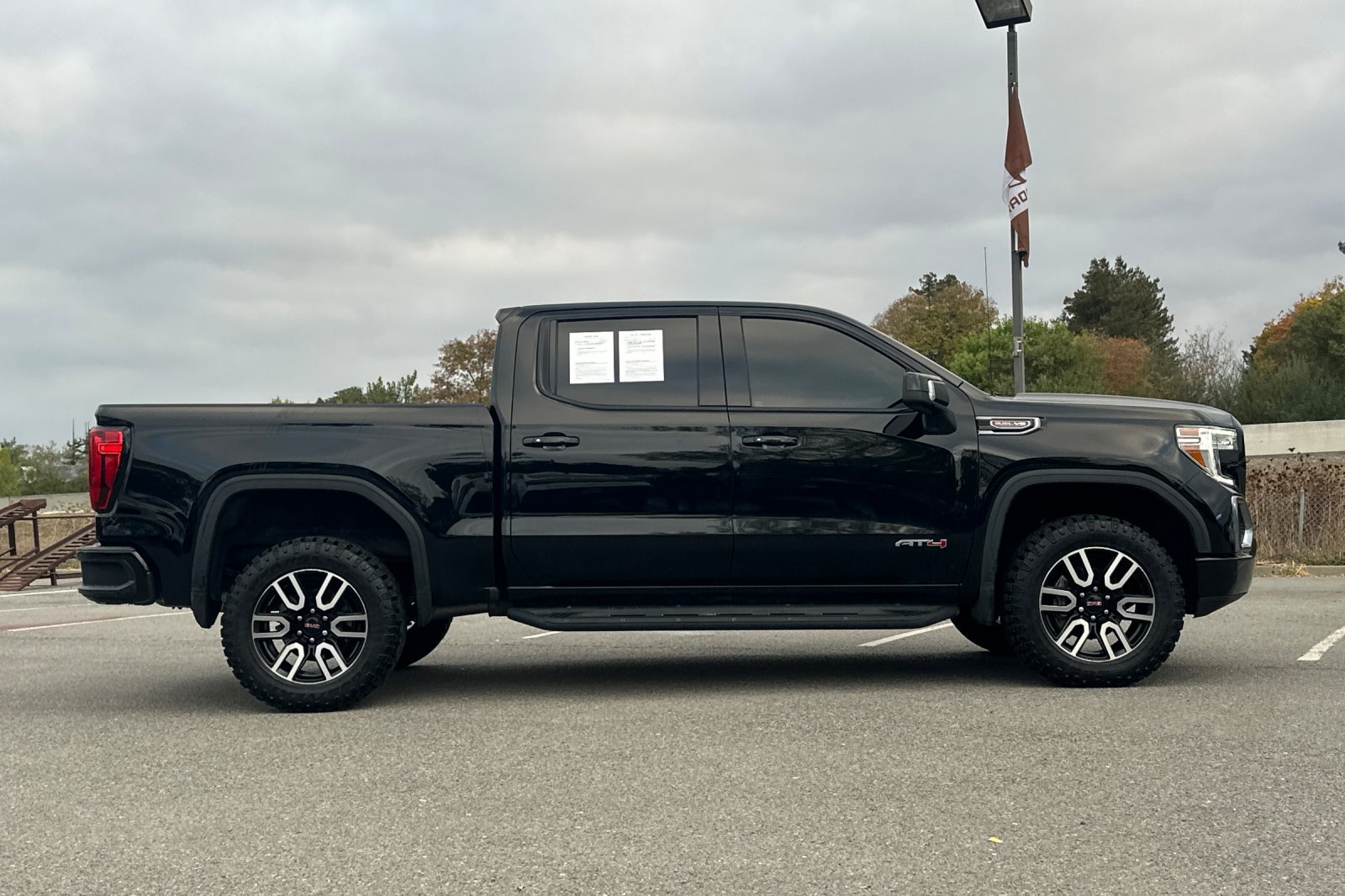 Used 2021 GMC Sierra 1500 AT4 AWD/4WD image 3