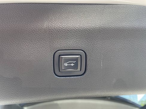 Used 2021 Buick Enclave Essence AWD/4WD image 7