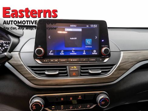 Used 2025 Nissan Altima 2.5 SV FWD image 12