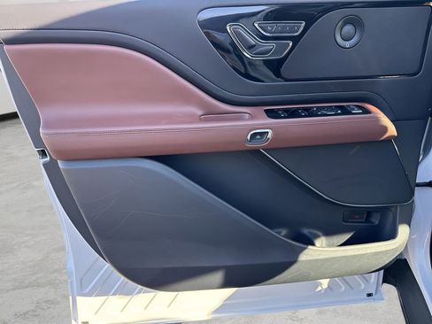 Used 2025 Lincoln Aviator Reserve image 23