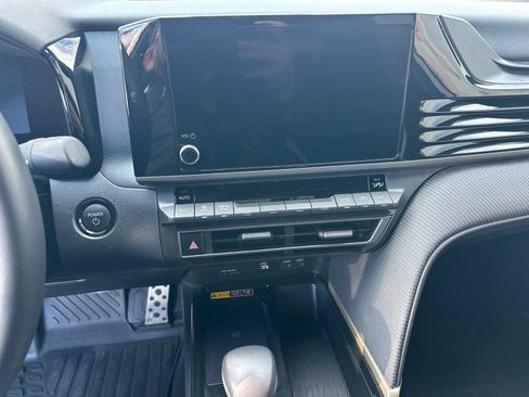 Used 2025 Toyota Camry SE w/ Convenience Package FWD image 9