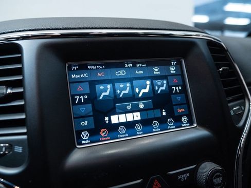 Used 2019 Jeep Grand Cherokee Laredo w/ Security & Convenience Group AWD/4WD image 25