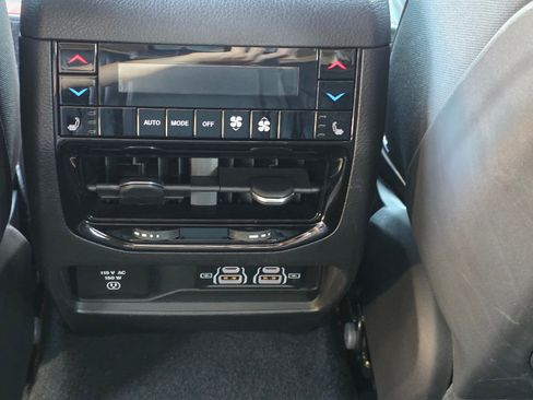 Used 2022 Jeep Grand Cherokee Summit w/ Advanced Protech Group IV AWD/4WD image 18