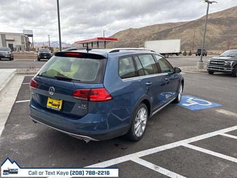 Used 2017 Volkswagen Golf Alltrack image 11