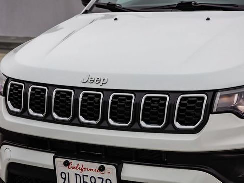 Used 2024 Jeep Compass Latitude AWD/4WD image 16