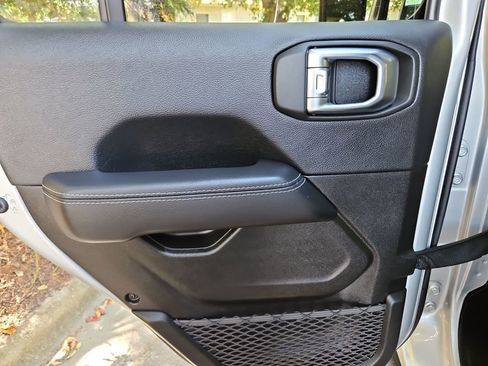 Used 2022 Jeep Wrangler Unlimited Sahara w/ Cold Weather Group image 29