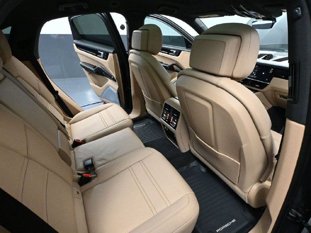 Used 2022 Porsche Cayenne E-Hybrid Coupe AWD/4WD image 40