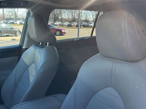 Used 2023 Toyota Highlander XLE image 10