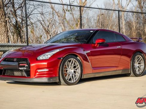 Used 2015 Nissan GT-R Premium image 8