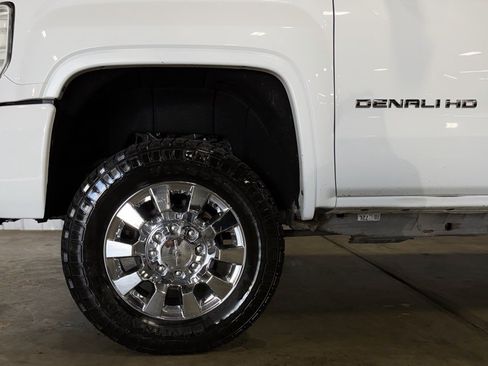 Used 2017 GMC Sierra 2500 Denali w/ Duramax Plus Package AWD/4WD image 30