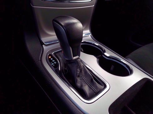 Used 2018 Jeep Grand Cherokee Altitude image 15