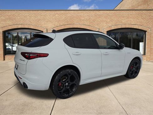 Used 2022 Alfa Romeo Stelvio Veloce image 3