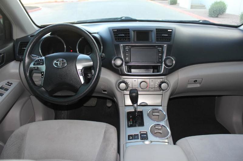 Used 2013 Toyota Highlander 4WD w/ Cold Weather Pkg image 18