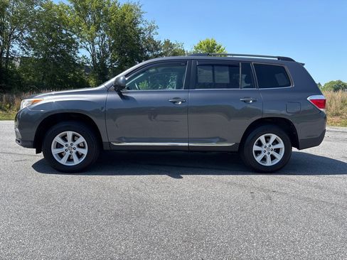 Used 2012 Toyota Highlander 4WD w/ Tech Pkg image 2