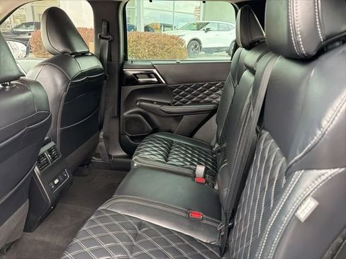 Used 2023 Mitsubishi Outlander SEL image 18