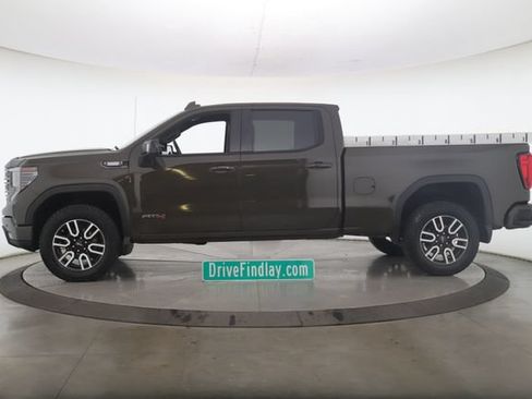 Used 2024 GMC Sierra 1500 AT4 w/ AT4 Preferred Package AWD/4WD image 9