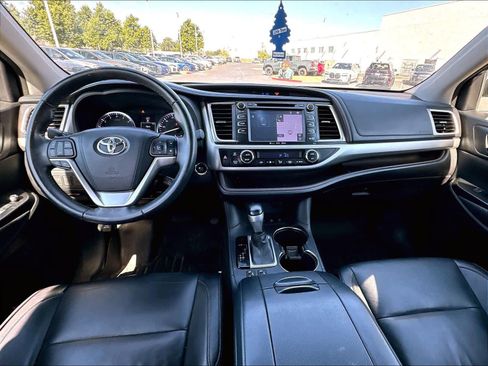 Used 2016 Toyota Highlander XLE AWD/4WD image 10
