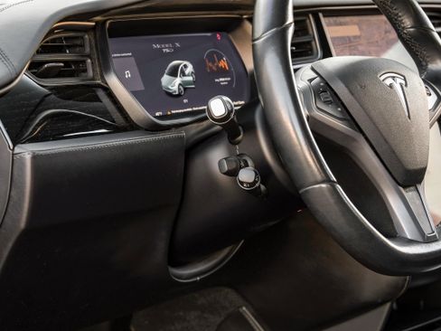 Used 2018 Tesla Model X 75D image 18