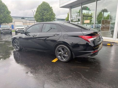 Used 2022 Hyundai Elantra SEL FWD image 3
