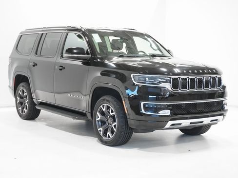 Used 2023 Jeep Wagoneer Series III w/ Preferred Equipment Group image 4
