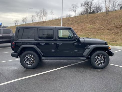 New 2026 Jeep Wrangler Sahara image 9