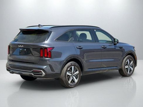 Certified 2023 Kia Sorento S w/ Panoramic Sunroof Package image 4