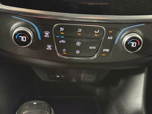 Used 2019 Chevrolet Traverse LT w/ LPO, Floor Liner Package FWD image 16