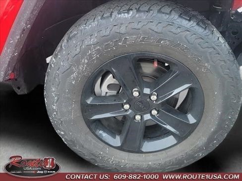 Used 2022 Jeep Wrangler Unlimited Sahara AWD/4WD image 3