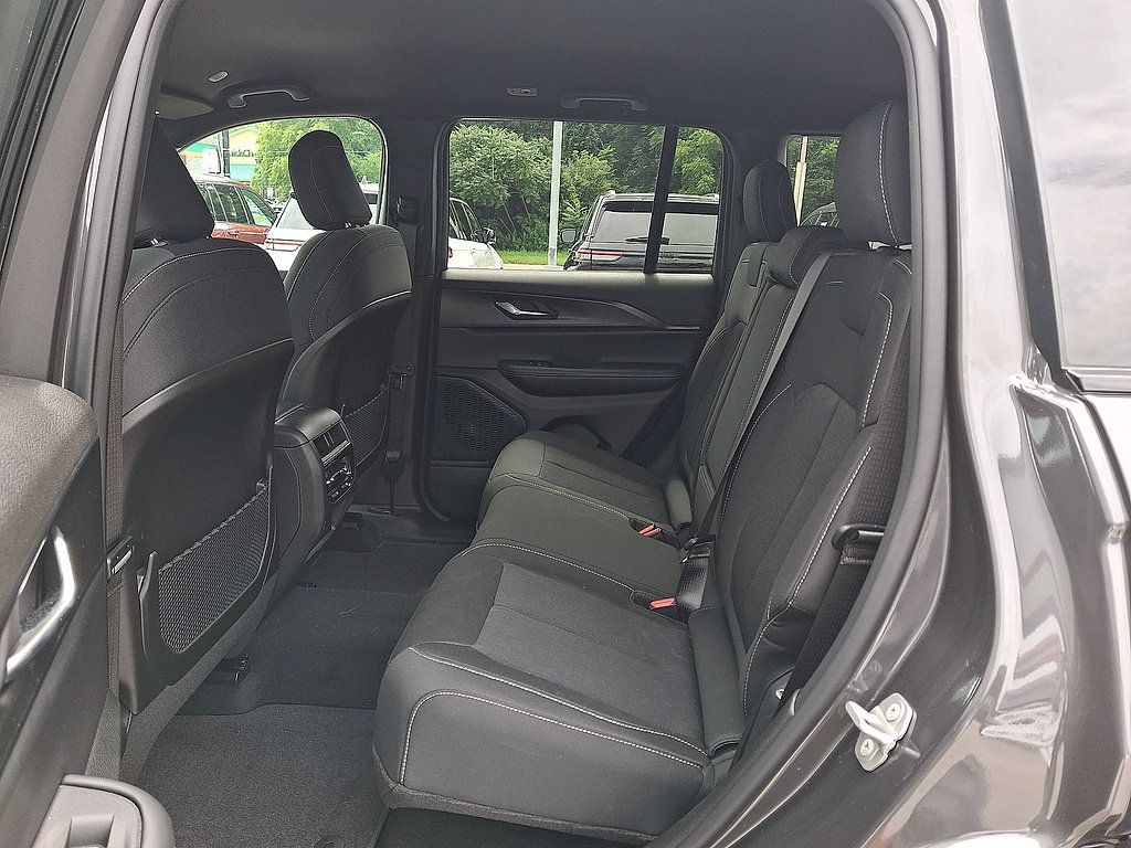 Used 2026 Jeep Grand Cherokee Laredo w/ MOPAR Finishing Package AWD/4WD image 19