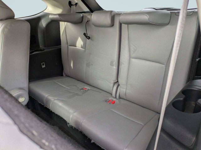 Used 2023 Toyota Highlander XLE FWD image 16