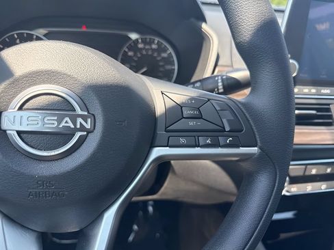 Used 2024 Nissan Altima 2.5 SV FWD image 15