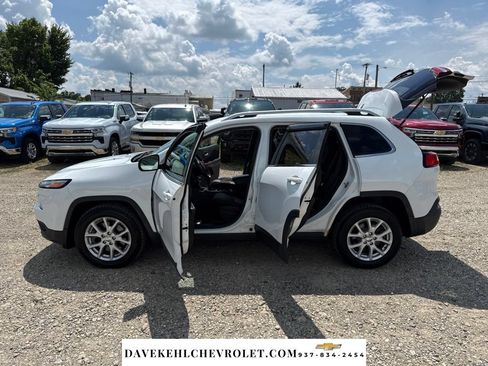 Used 2014 Jeep Cherokee Latitude FWD image 32