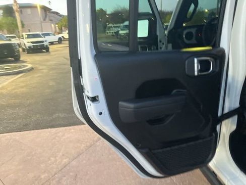 Used 2024 Jeep Wrangler Unlimited image 20