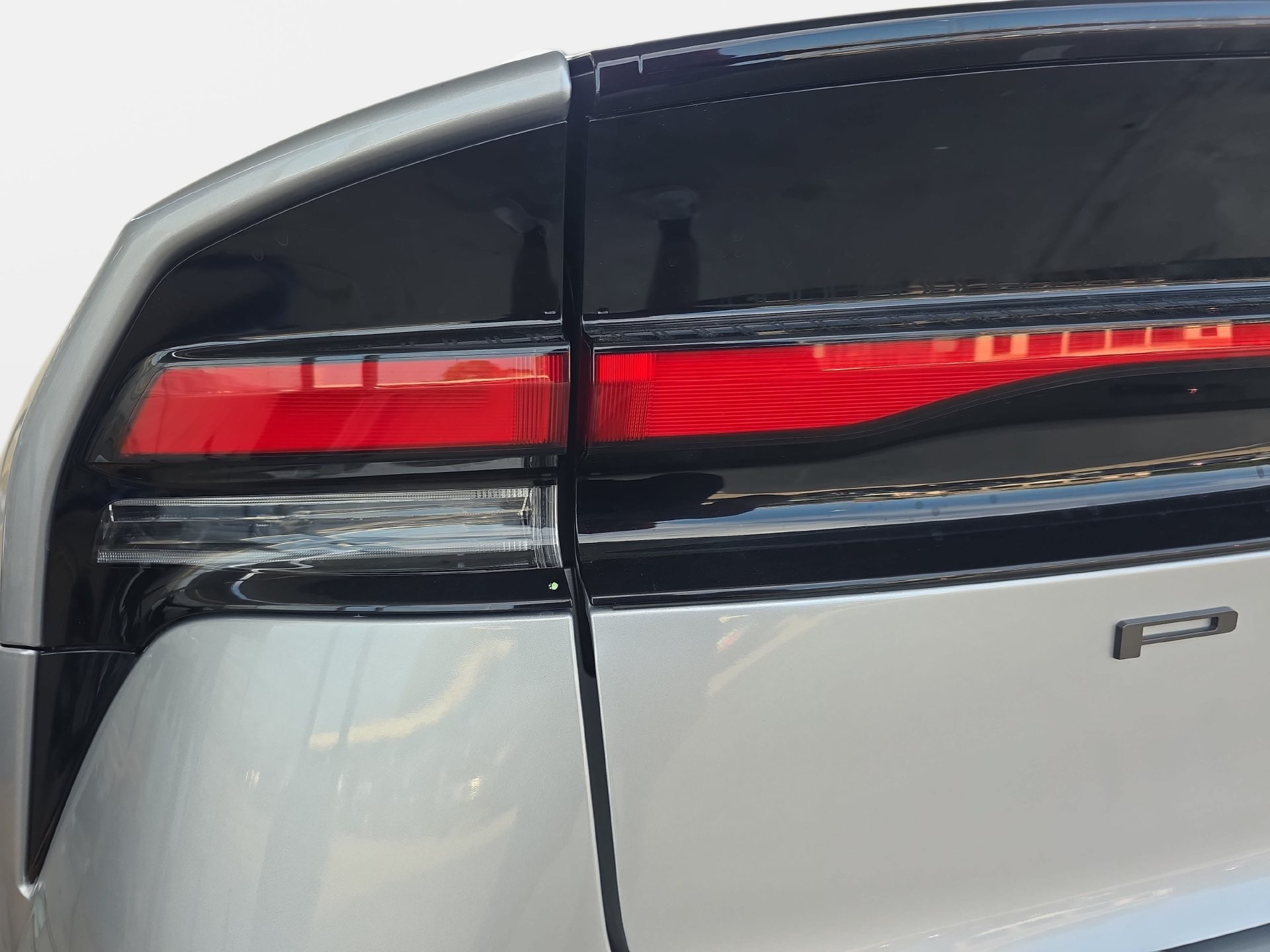 Used 2025 Toyota Prius LE FWD image 31