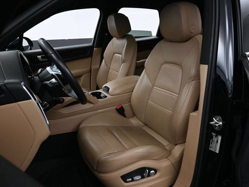 Used 2021 Porsche Cayenne AWD/4WD image 5