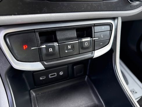 Used 2022 GMC Terrain SLE w/ Driver Convenience Package image 24