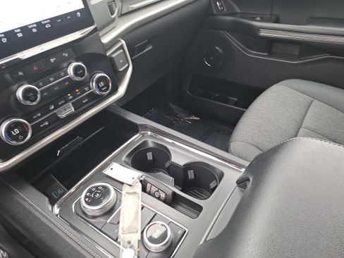 Used 2024 Ford Expedition XLT AWD/4WD image 25