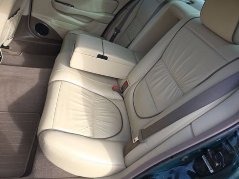 Used 2007 Jaguar XJ8 image 32