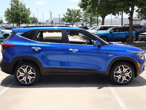 Used 2023 Kia Seltos SX AWD/4WD image 2