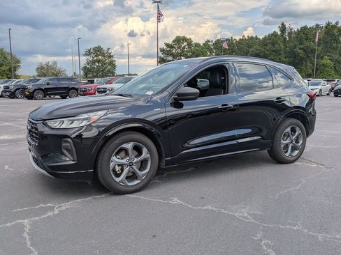 Used 2023 Ford Escape ST-Line w/ Tech Pack #1 FWD image 8
