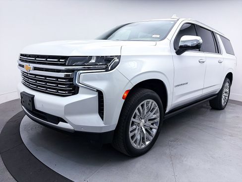 Used 2023 Chevrolet Suburban Premier w/ Premium Package image 15